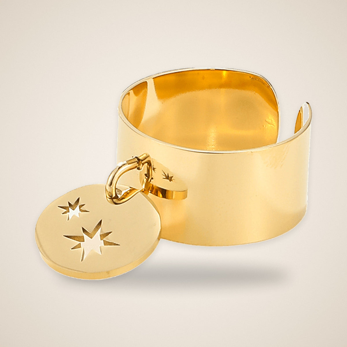Bague Médaille Étoile – vue détaillée 2 – Maison Trèfle